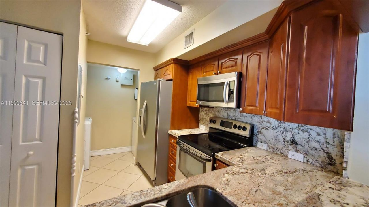 577 SW 111th Ln , Unit 203, Pembroke Pines, FL 33025 Photo