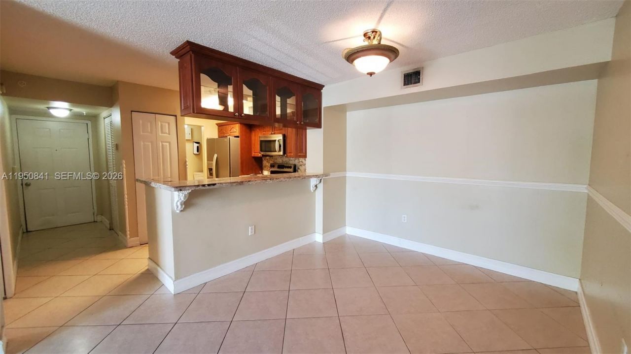 577 SW 111th Ln , Unit 203, Pembroke Pines, FL 33025 Photo