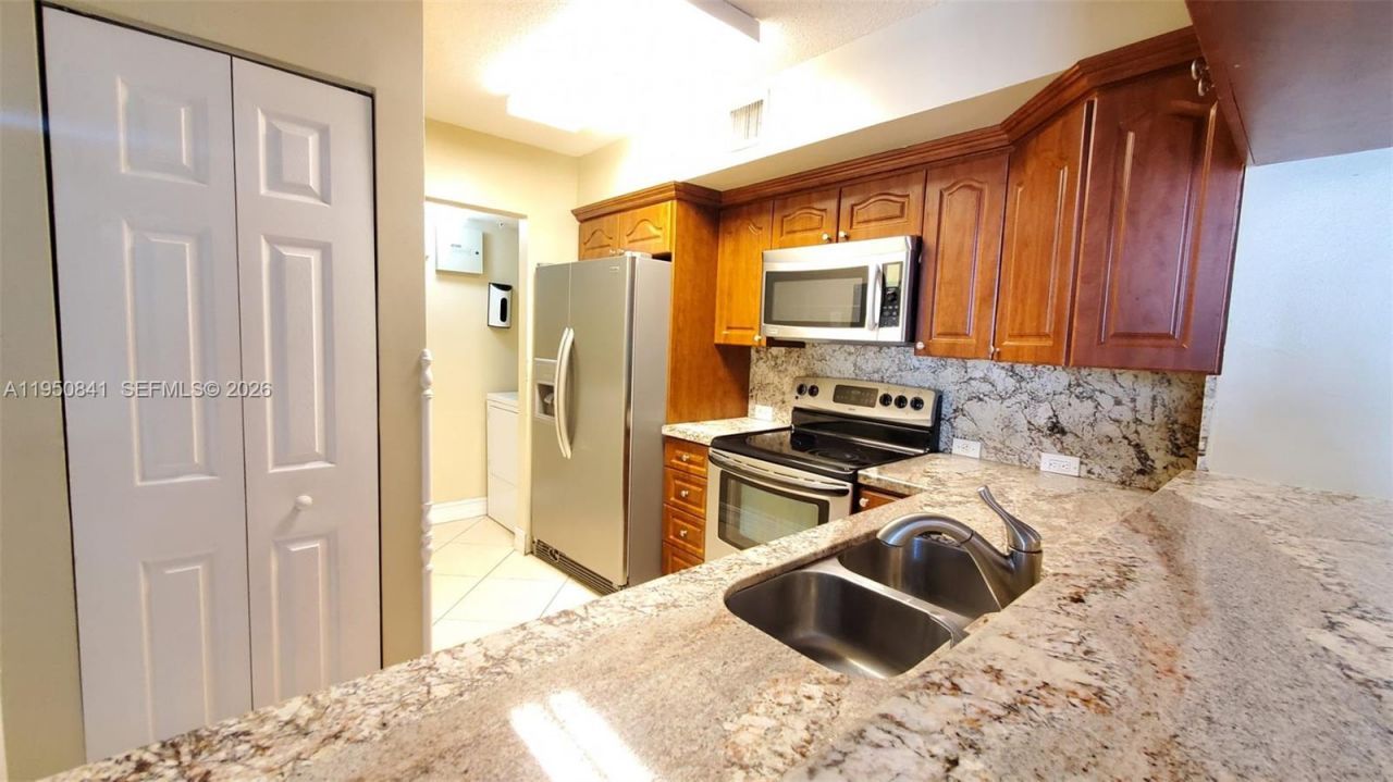 577 SW 111th Ln , Unit 203, Pembroke Pines, FL 33025 Photo