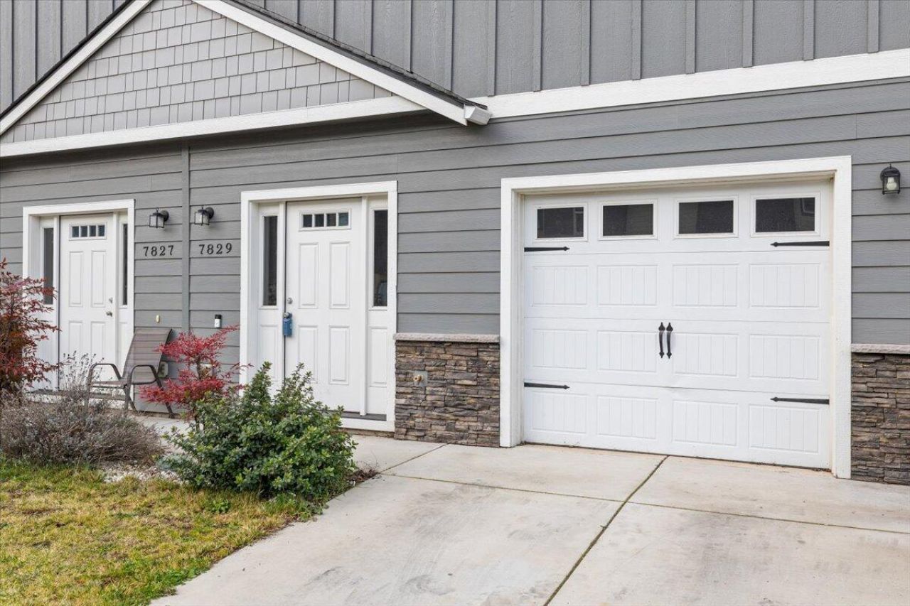 7829 Jacqueline Way, White City, OR 97503 Main Photo