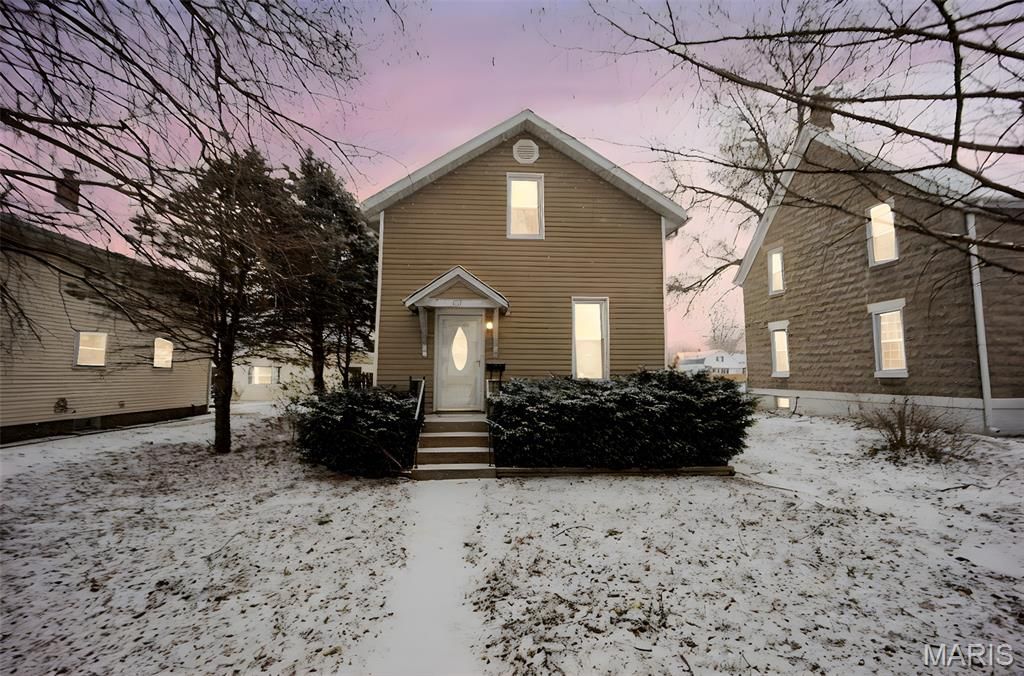 617 Washington Street, Highland, IL 62249 Main Photo