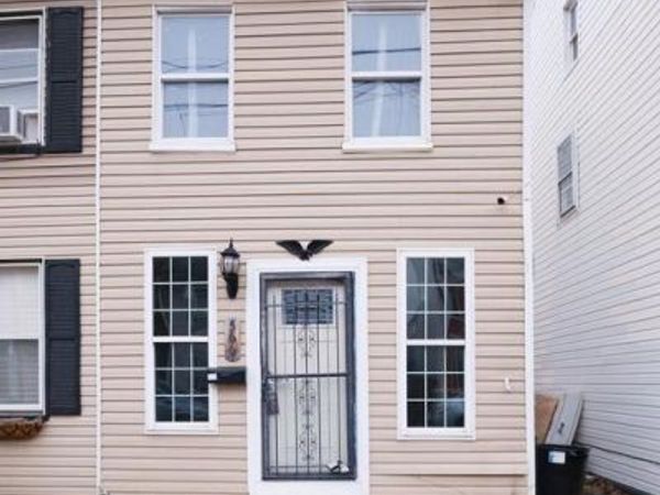 566 W PHILADELPHIA STREET, YORK, PA 17401