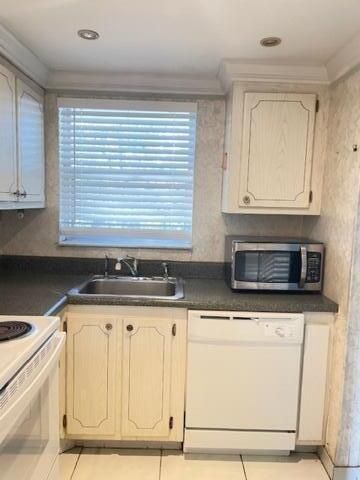 2700 W Sunrise Lakes Drive, Unit 209, Sunrise, FL 33322 Photo