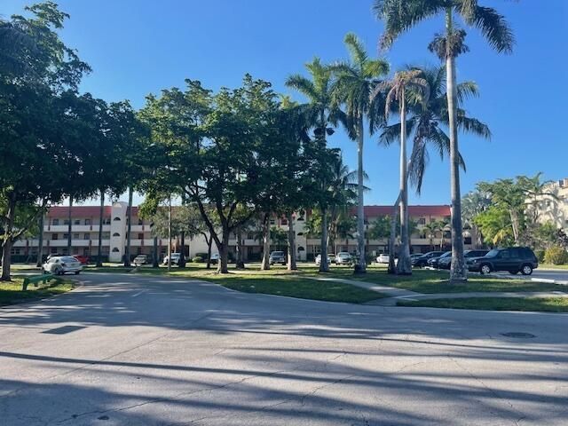 2700 W Sunrise Lakes Drive, Unit 209, Sunrise, FL 33322 Photo