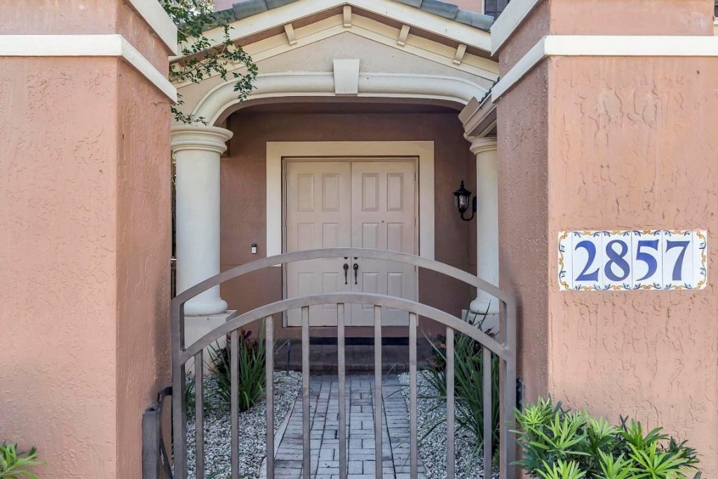 2857 Kinsington Cir, Unit 17-4, Weston, FL 33332 Photo