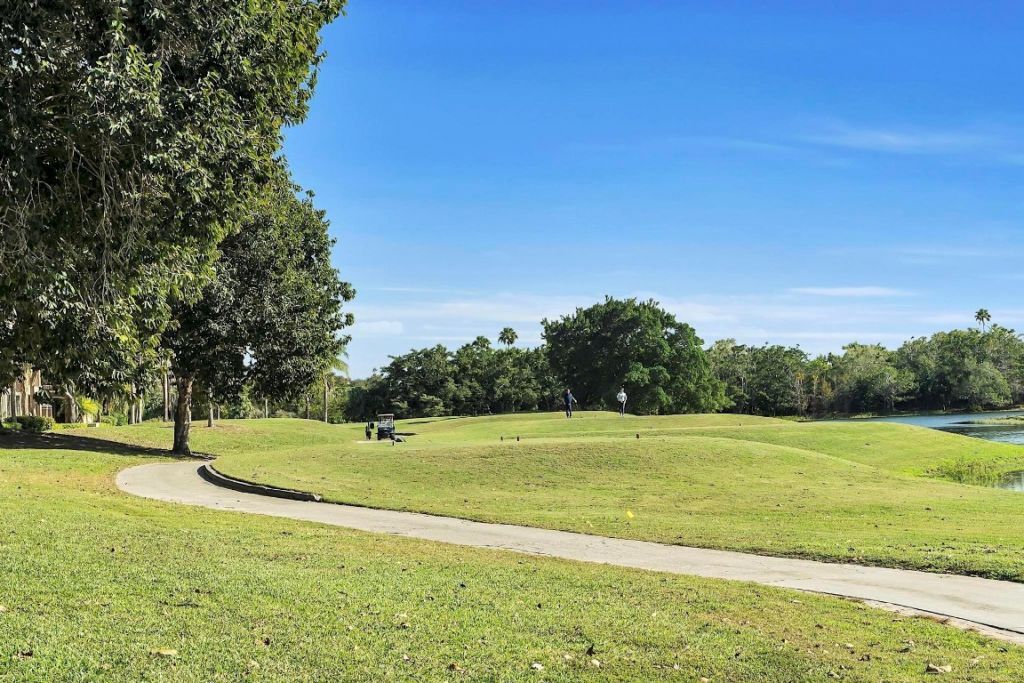 2857 Kinsington Cir, Unit 17-4, Weston, FL 33332 Photo