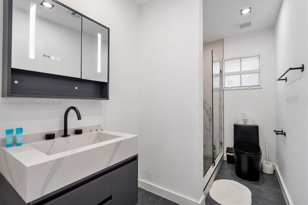 270 NW 41st St , Miami, FL 33127 Photo