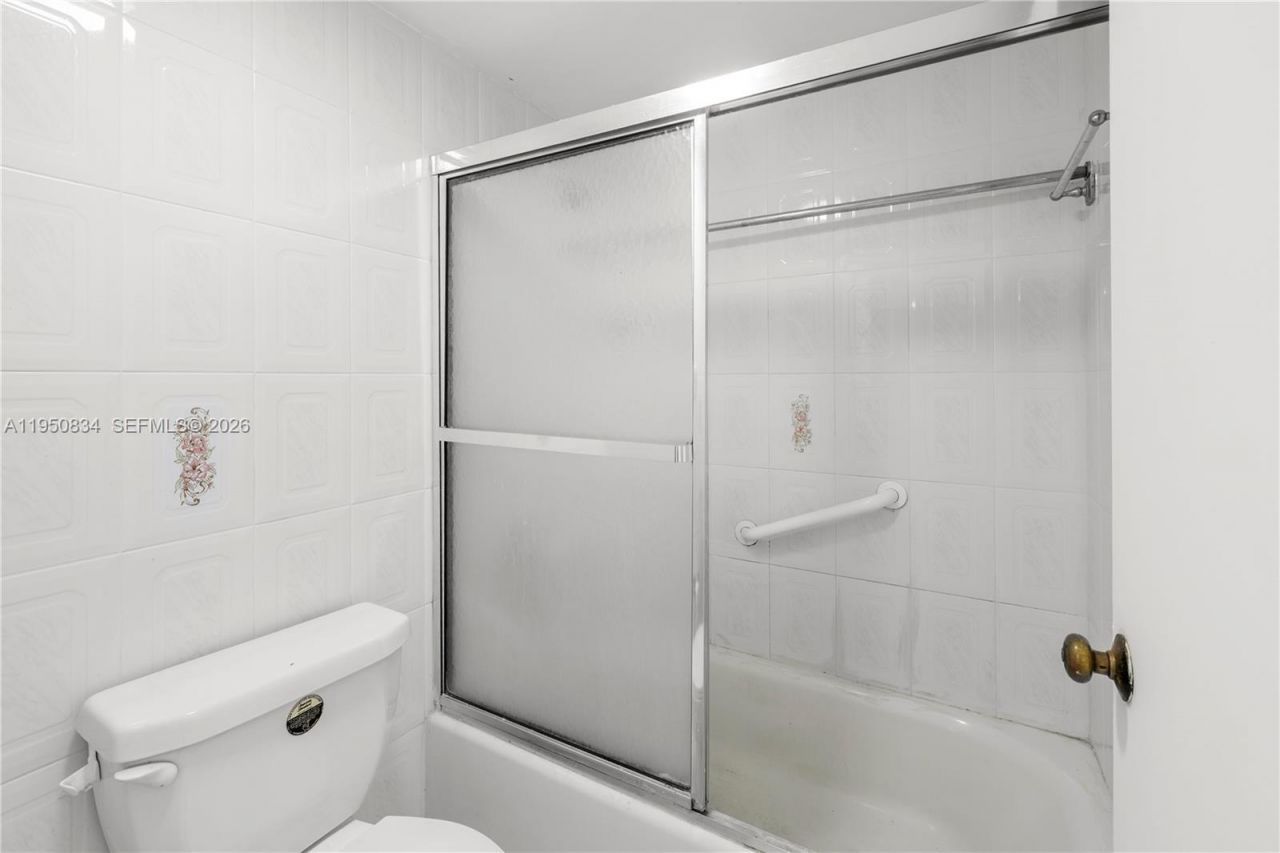 6039 Collins Ave, Unit 809, Miami Beach, FL 33140 Photo