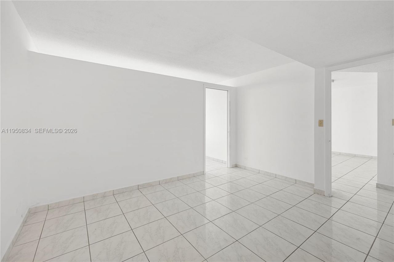 6039 Collins Ave, Unit 809, Miami Beach, FL 33140 Photo