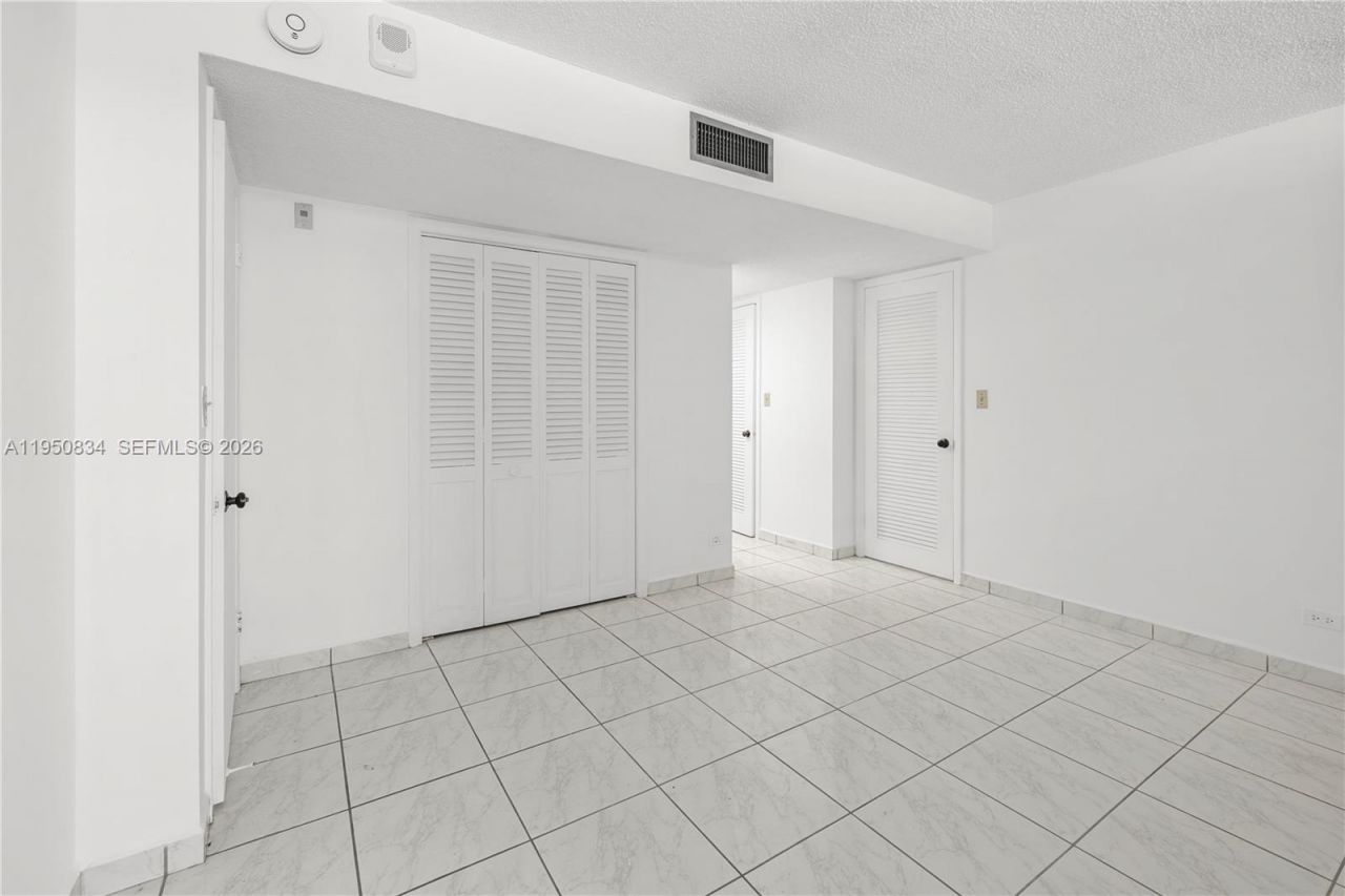 6039 Collins Ave, Unit 809, Miami Beach, FL 33140 Photo
