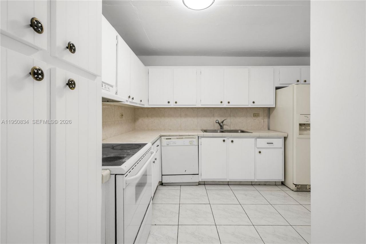 6039 Collins Ave, Unit 809, Miami Beach, FL 33140 Photo
