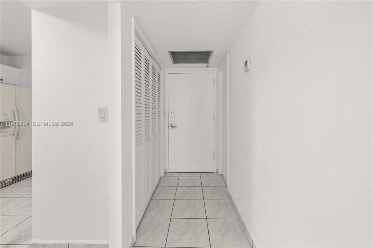 6039 Collins Ave, Unit 809, Miami Beach, FL 33140 Photo
