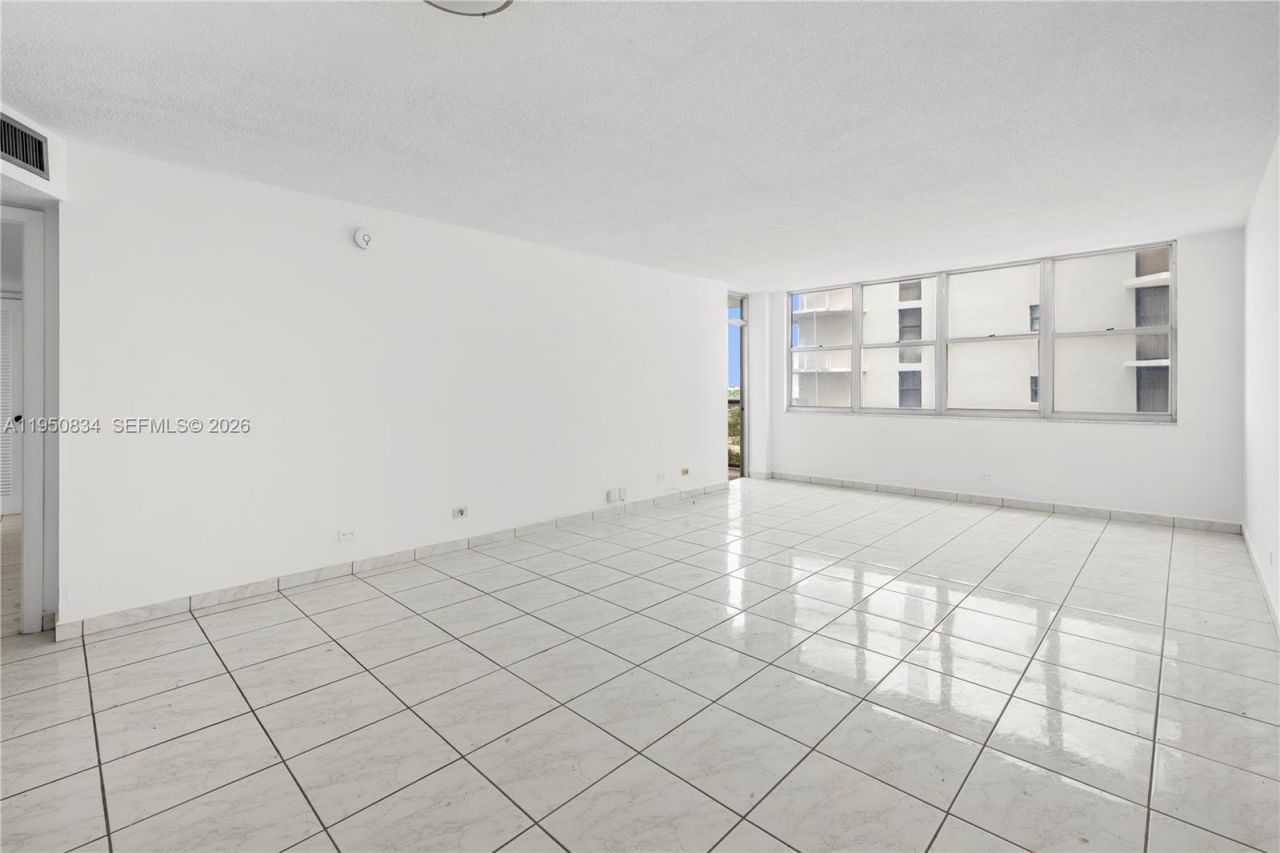6039 Collins Ave, Unit 809, Miami Beach, FL 33140 Photo