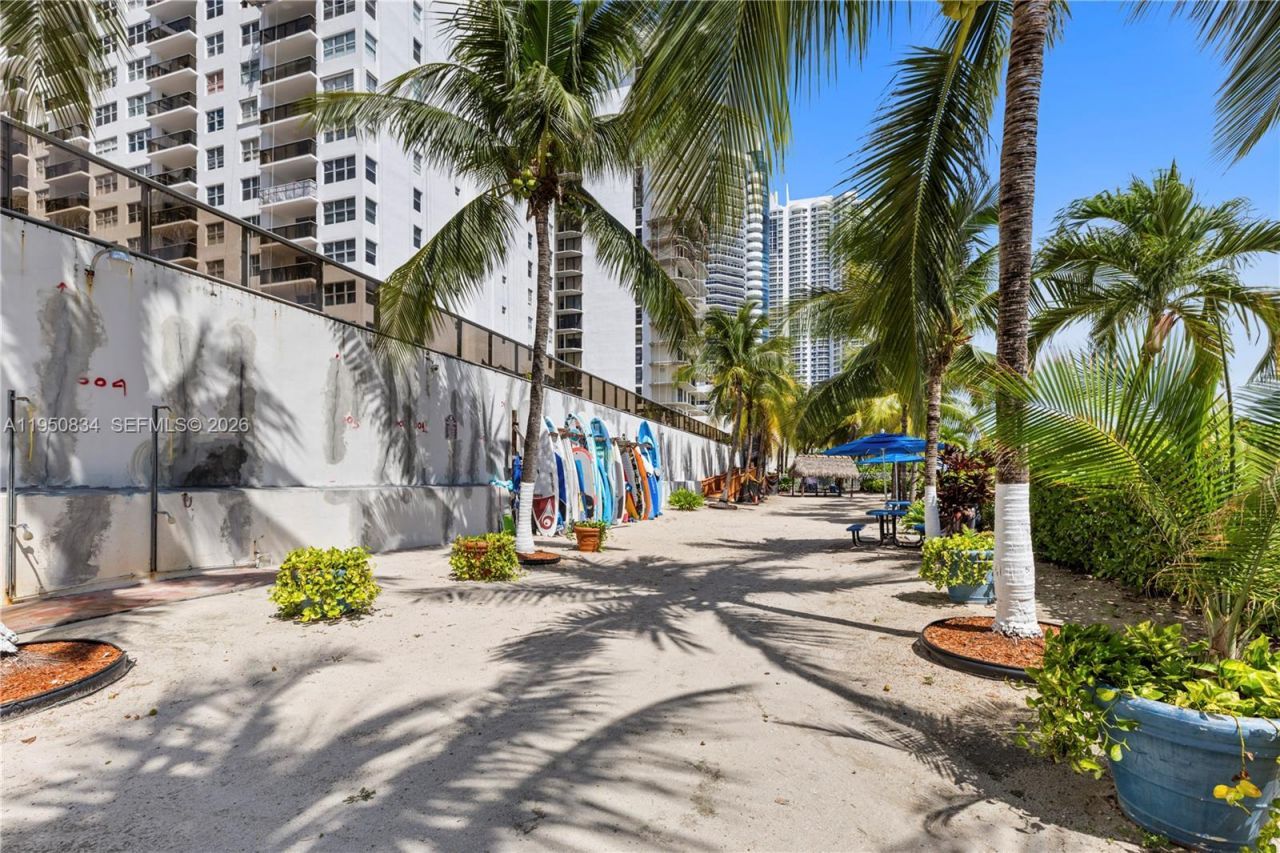 6039 Collins Ave, Unit 809, Miami Beach, FL 33140 Photo