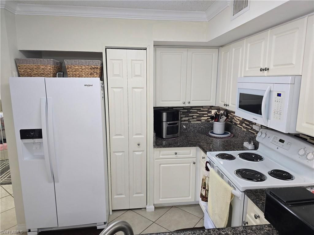 1210 Wildwood Lakes Blvd, Unit 203, Naples, FL 34104 Photo