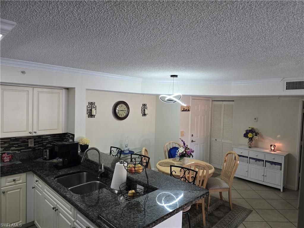 1210 Wildwood Lakes Blvd, Unit 203, Naples, FL 34104 Photo