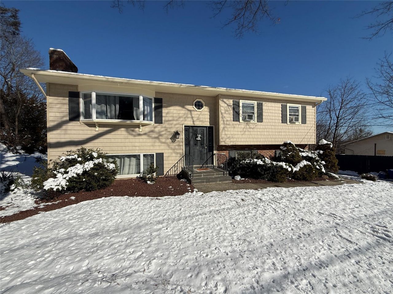 135 Standish Drive, Pearl River, NY 10965 Main Photo