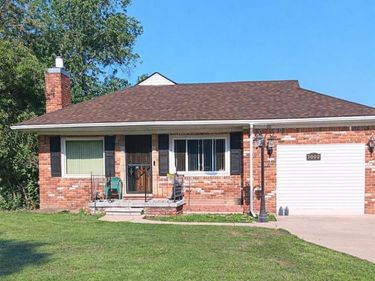 1002 Minnesota Avenue, Troy, MI 48083