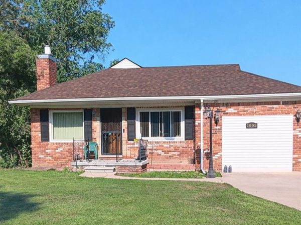 1002 Minnesota Avenue, Troy, MI 48083