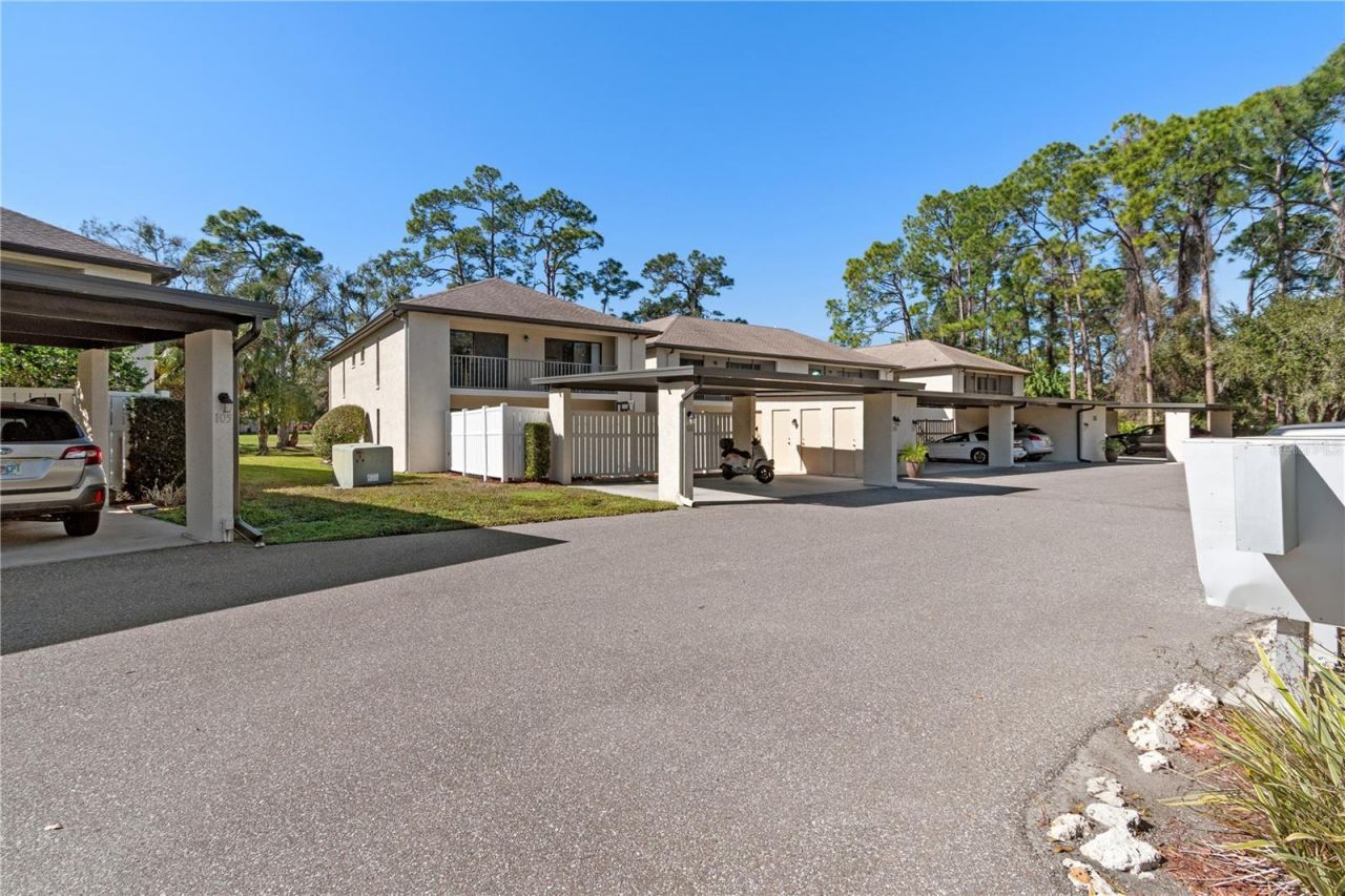 6110 Country Club Way, Unit 204, Sarasota, FL 34243 Photo