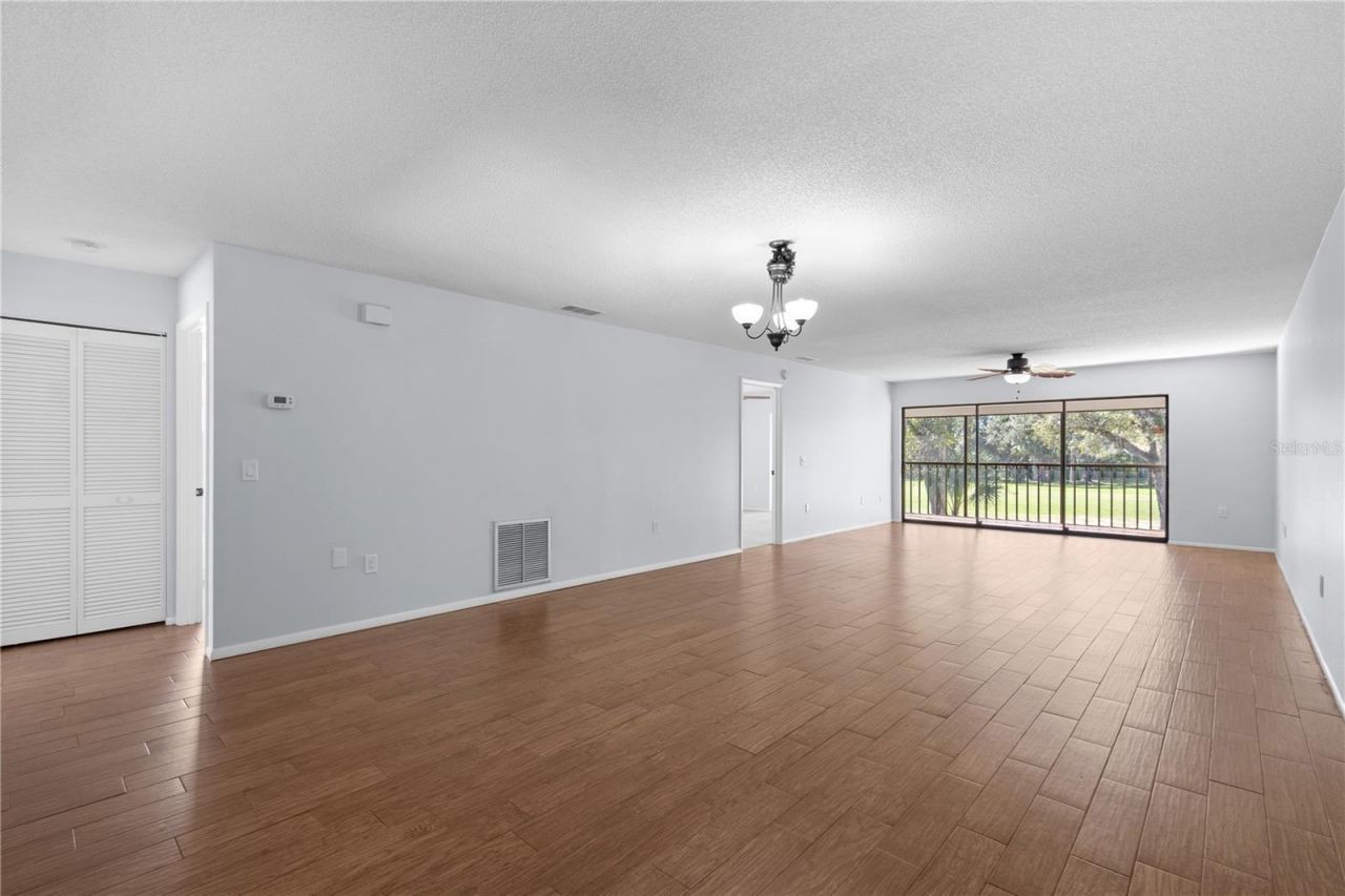 6110 Country Club Way, Unit 204, Sarasota, FL 34243 Photo