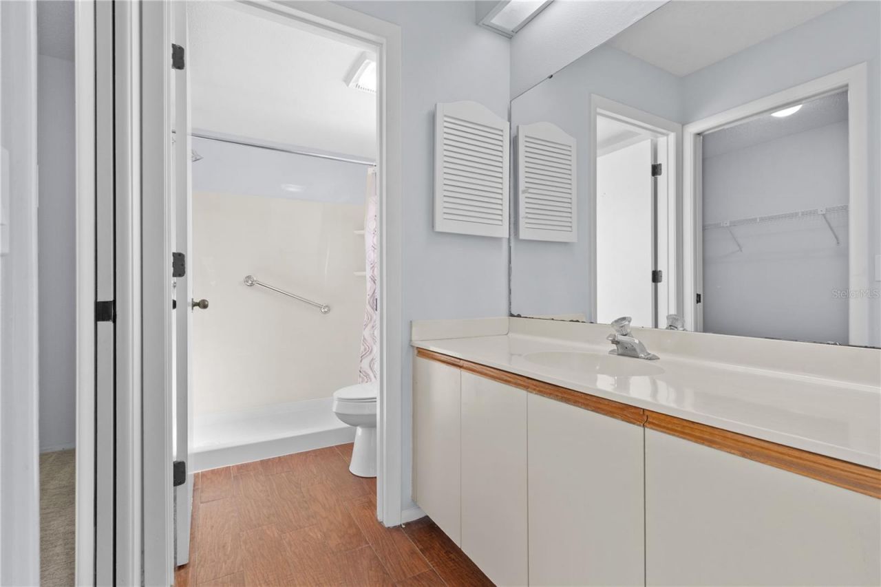 6110 Country Club Way, Unit 204, Sarasota, FL 34243 Photo