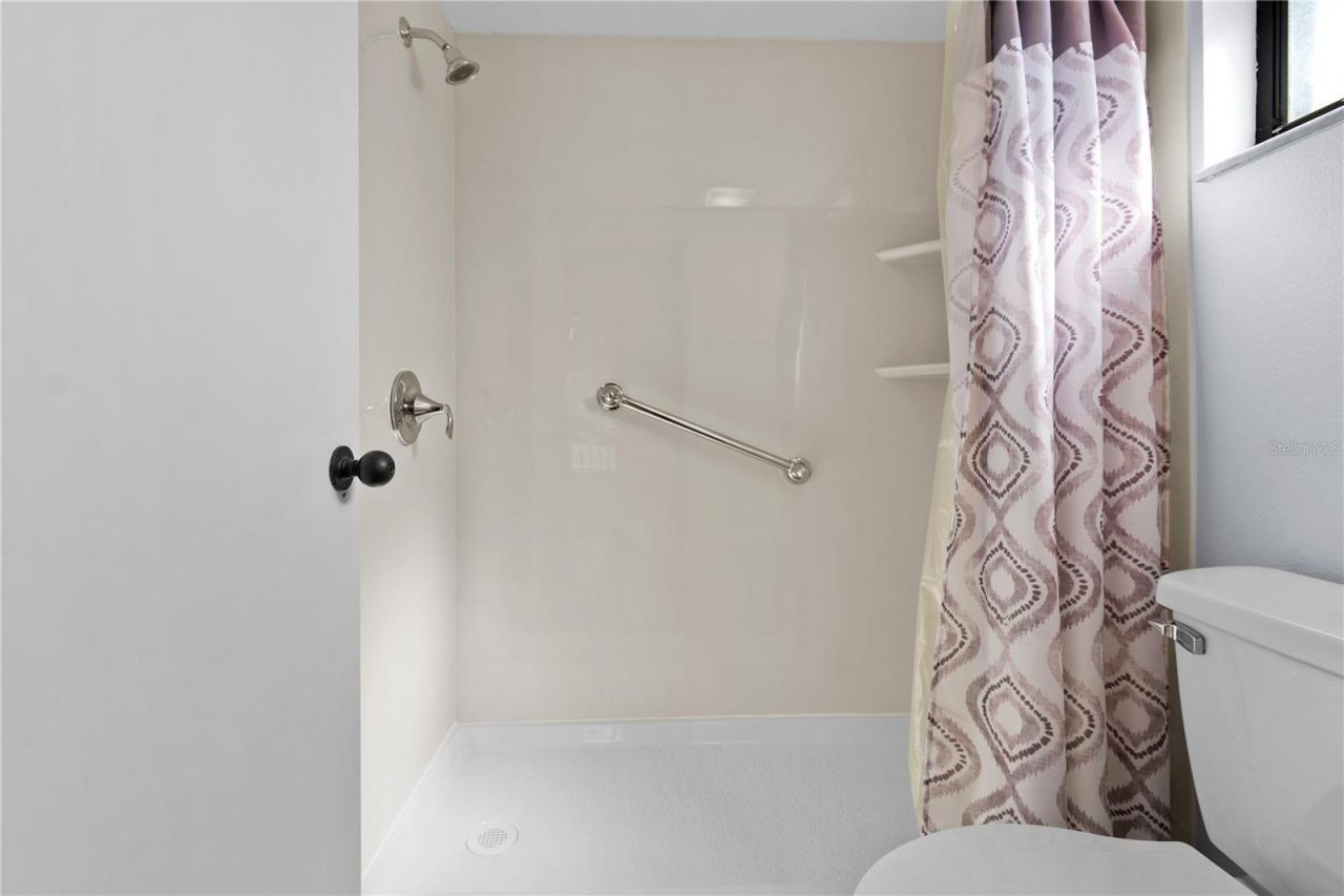 6110 Country Club Way, Unit 204, Sarasota, FL 34243 Photo