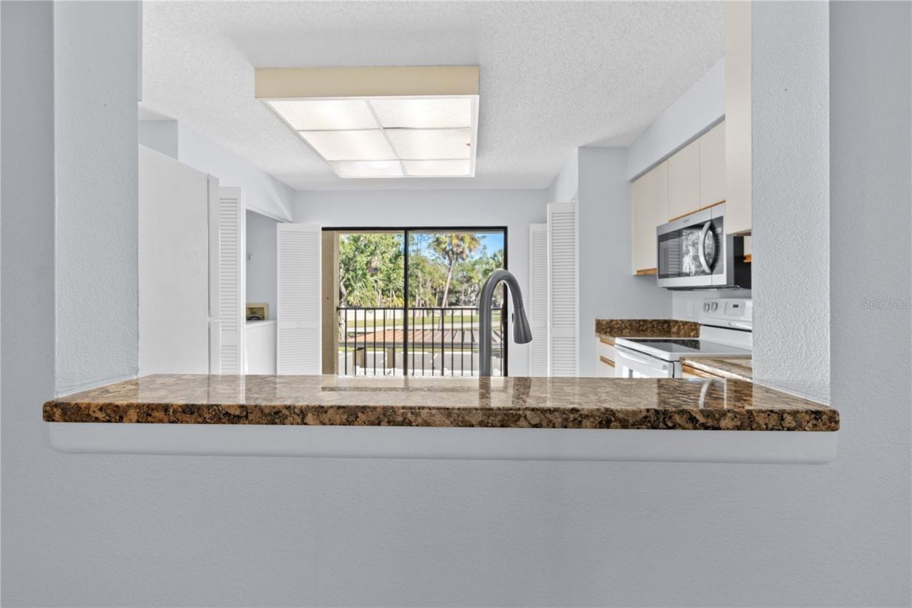 6110 Country Club Way, Unit 204, Sarasota, FL 34243 Photo