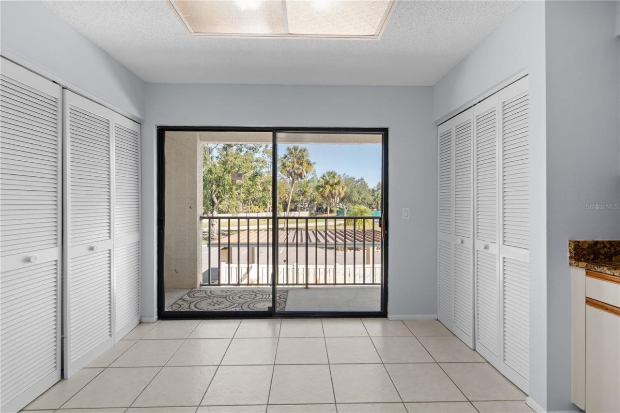 6110 Country Club Way, Unit 204, Sarasota, FL 34243 Photo