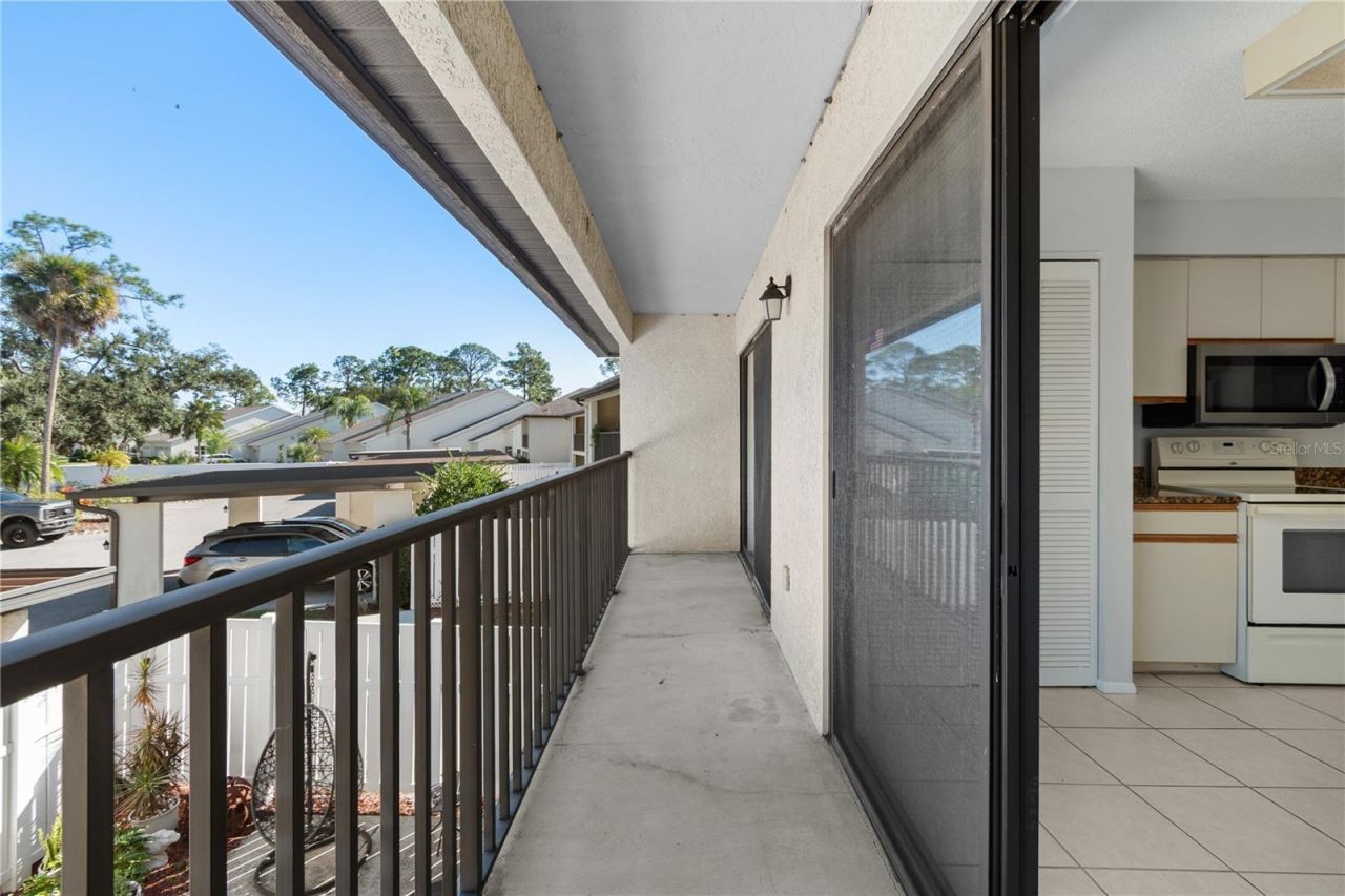 6110 Country Club Way, Unit 204, Sarasota, FL 34243 Photo