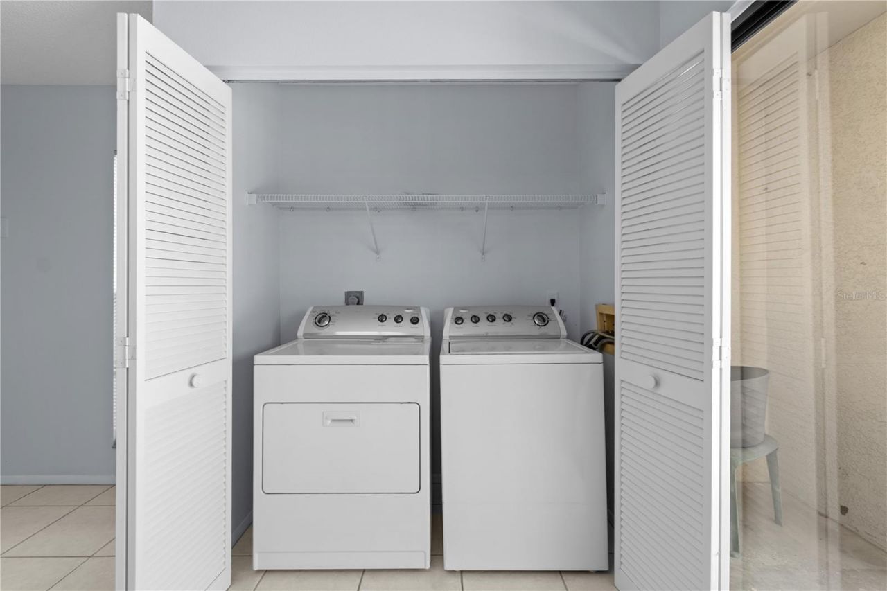 6110 Country Club Way, Unit 204, Sarasota, FL 34243 Photo