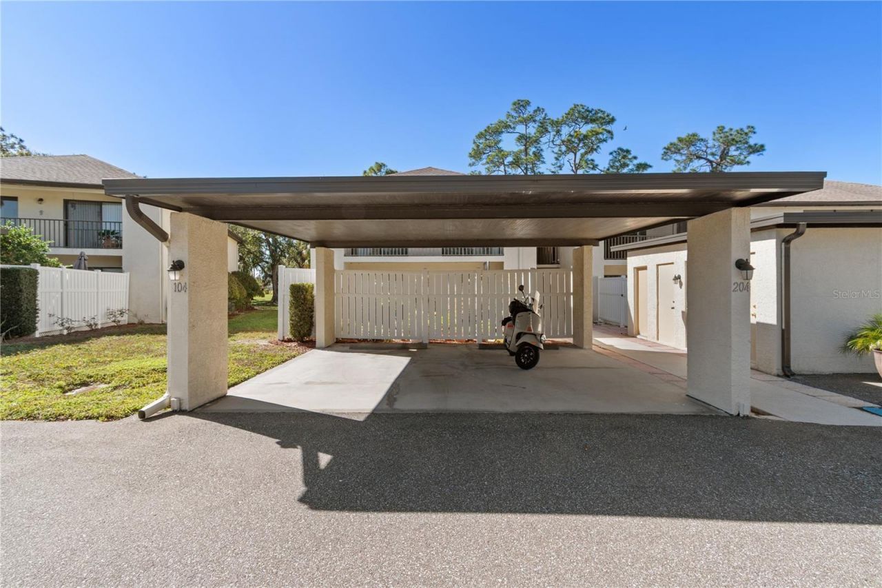 6110 Country Club Way, Unit 204, Sarasota, FL 34243 Photo