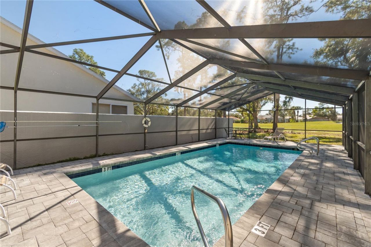6110 Country Club Way, Unit 204, Sarasota, FL 34243 Photo