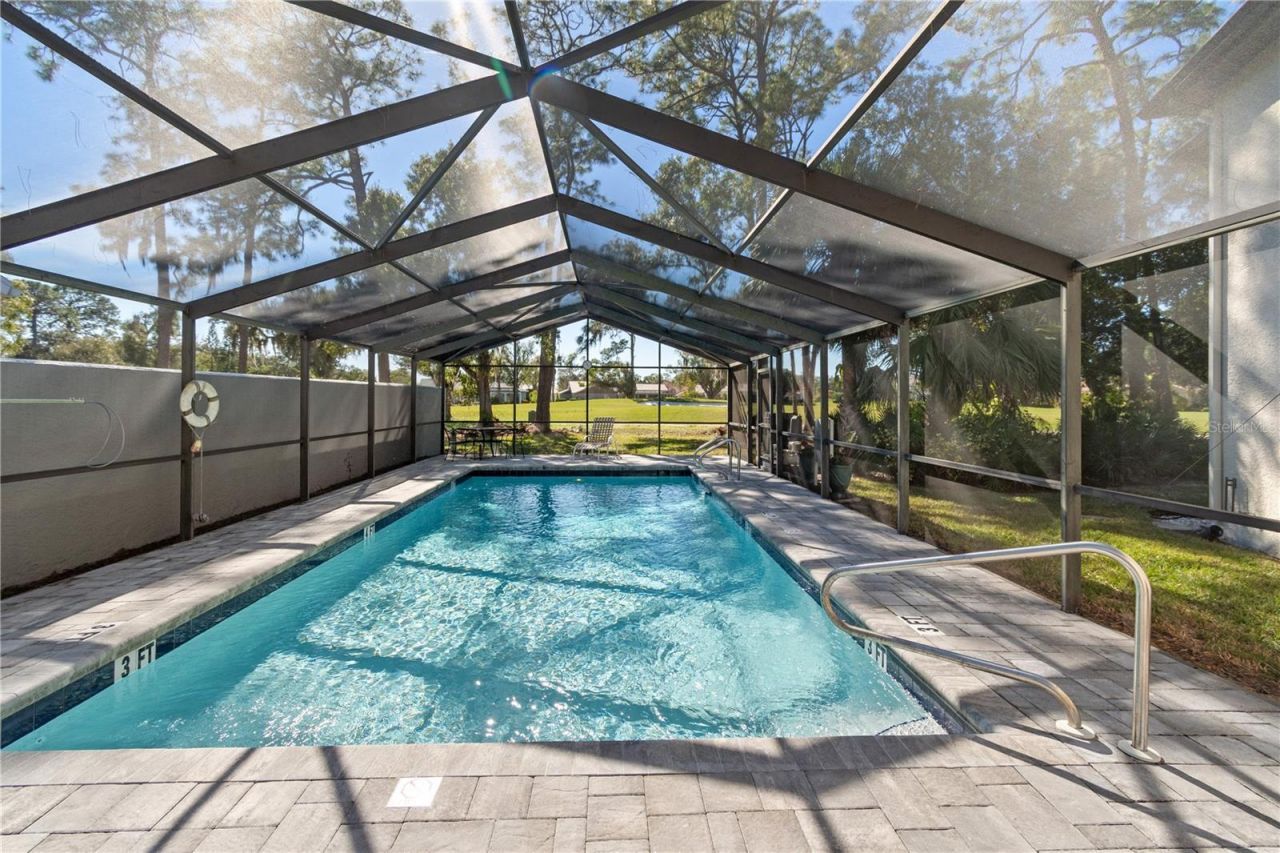 6110 Country Club Way, Unit 204, Sarasota, FL 34243 Photo