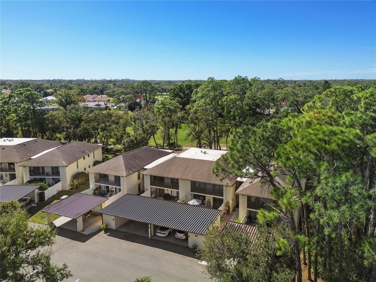 6110 Country Club Way, Unit 204, Sarasota, FL 34243 Photo