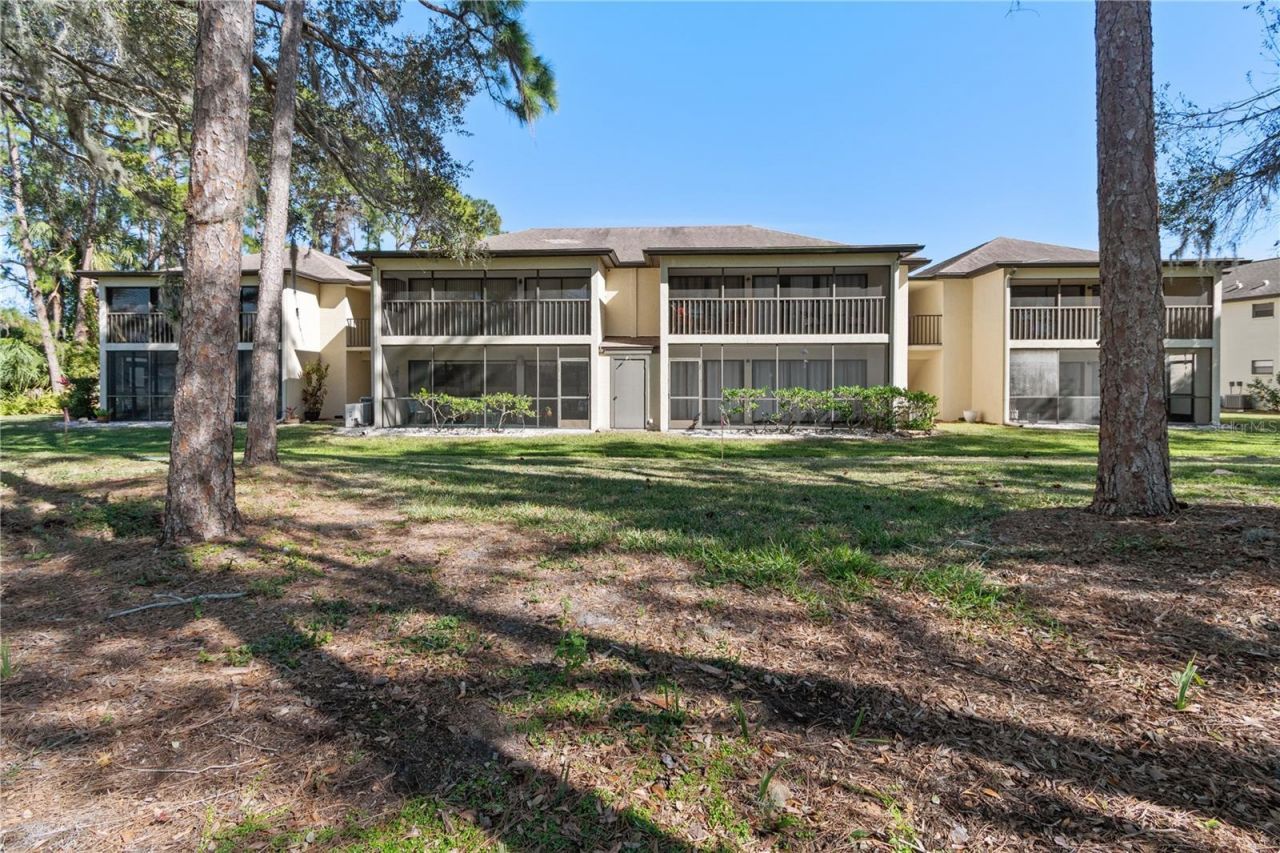 6110 Country Club Way, Unit 204, Sarasota, FL 34243 Photo
