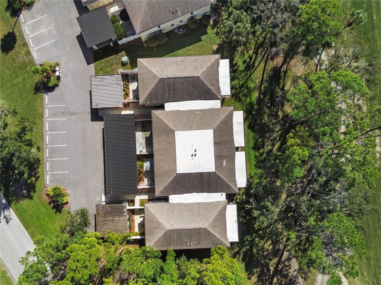 6110 Country Club Way, Unit 204, Sarasota, FL 34243 Photo