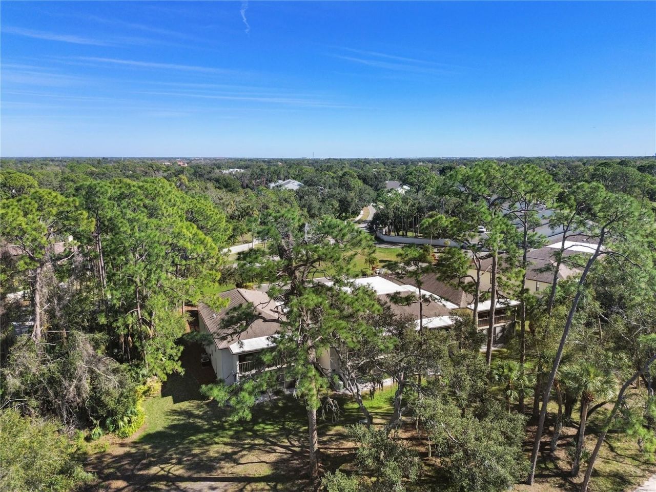 6110 Country Club Way, Unit 204, Sarasota, FL 34243 Photo