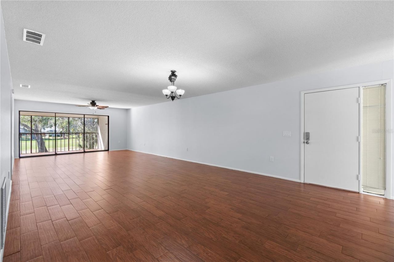 6110 Country Club Way, Unit 204, Sarasota, FL 34243 Photo