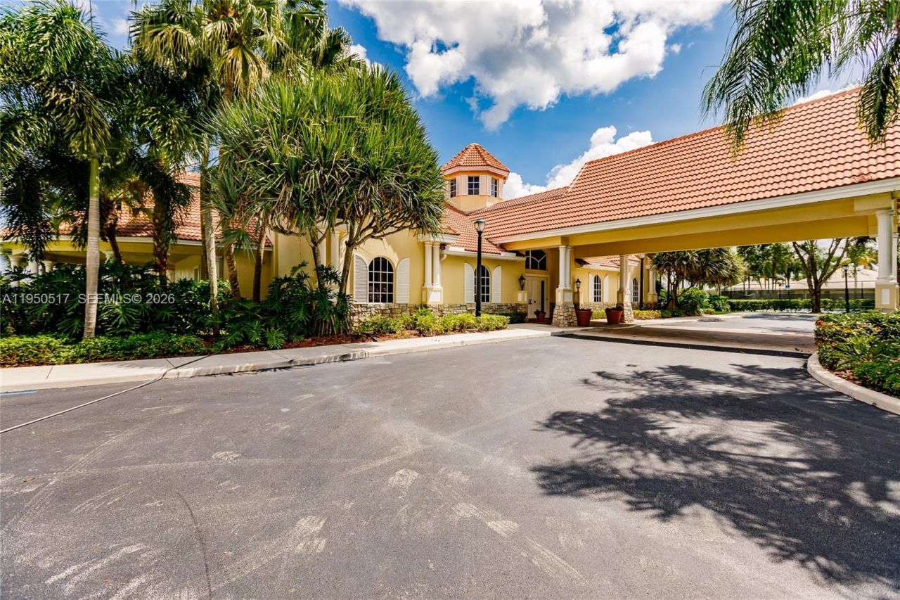 3250 W Stonebrook Cir, Davie, FL 33330 Photo