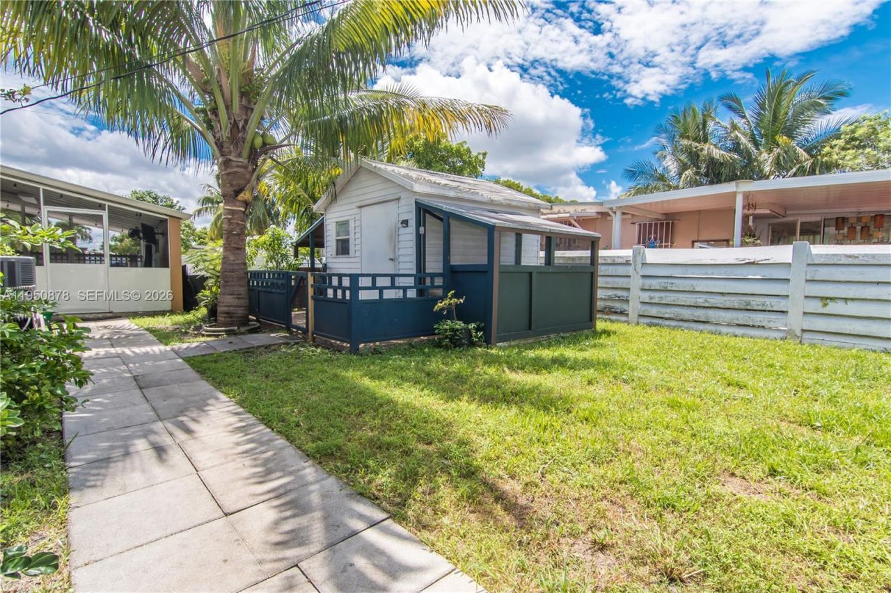 943 W 64th Pl, Hialeah, FL 33012 Photo