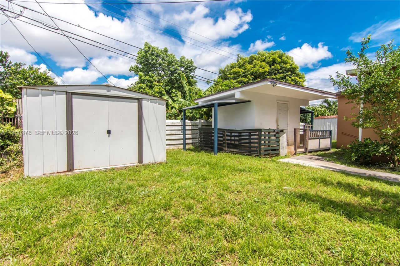 943 W 64th Pl, Hialeah, FL 33012 Photo