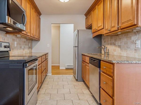 3 Germonds Village, Unit 2, Bardonia, NY 10954