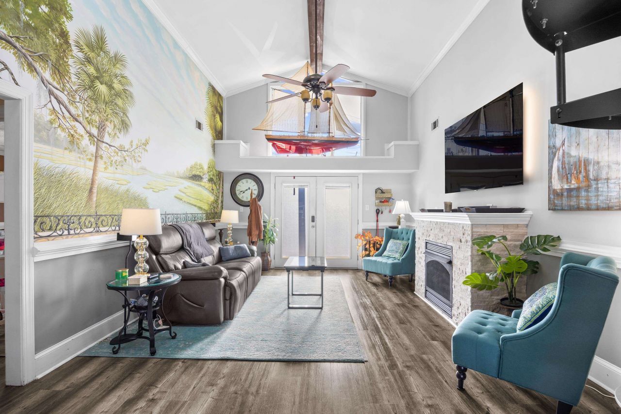 5896 Rosewood Dr. Photo 7