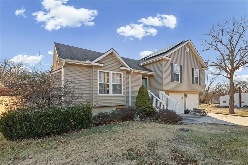 521 E 2nd Street, Dearborn, MO 64439 Main Photo