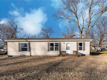618 Locust Street, Mound City, KS 66056
