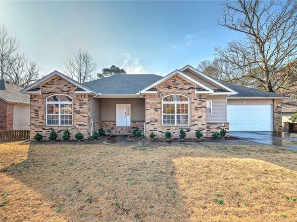 17 Cumbrian Drive, Bella Vista, AR 72714