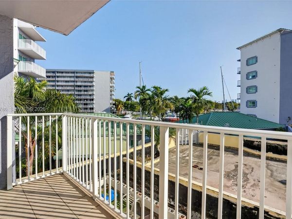 2475 NW 16th St Rd, Unit 310, Miami, FL 33125