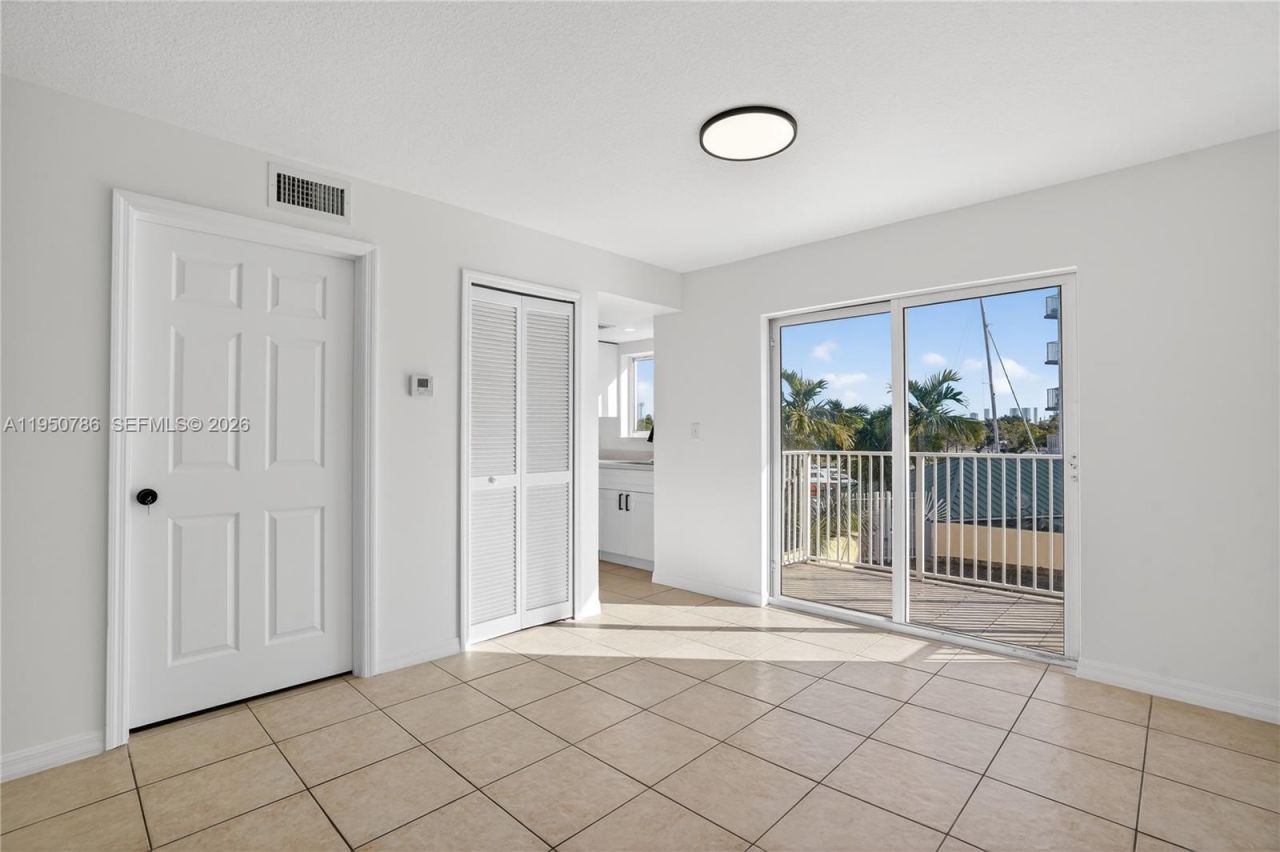 2475 NW 16th St Rd, Unit 310, Miami, FL 33125 Photo