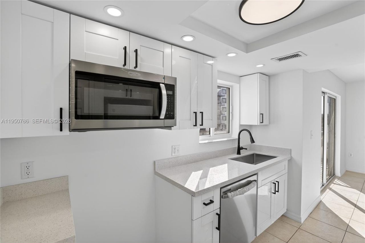 2475 NW 16th St Rd, Unit 310, Miami, FL 33125 Photo